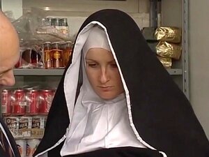 Unartige Nonne Mit Dicken Titten