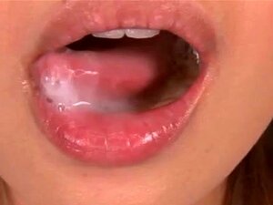 Blasgeile Hausfrau Liebt Sperma In Ihrem Mund