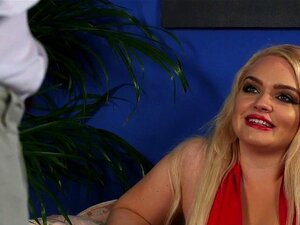 Rothaarige Domina Quält Grausam Eine Junge Blondine Rothaarige Domina Quält Grausam Eine Junge Blondine