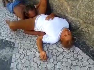 Flagra de homem chupando mulher porno carioca