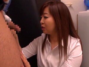 Atemberaubende, Japanische MILF Lutscht Im Büro Einen Schwanz Atemberaubende, Japanische MILF Lutscht Im Büro Einen Schwanz