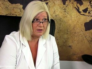 Alte Großmutter Mit Brille Kriegt Die Haarige Fotze Gefingert Alte Großmutter Mit Brille Kriegt Die Haarige Fotze Gefingert