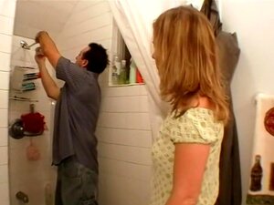 Hausfrau schwer fickt von klempner in der dusche