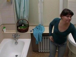 Geile Blondine Masturbiert Im Badezimmer Geile Blondine Masturbiert Im Badezimmer