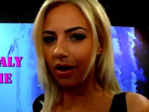 Deutsch junge blonde Babe genießt es schwer Deutsch junge blonde Babe genießt es schwer
