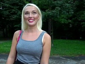 Fremde Blondine public in Hinterhof gepoppt