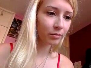 Verrücktes College-Girl Masturbiert Vor Der Kamera