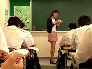 Eine Gangbang In Dem Raum Der Vorlesung Mit Einer Japanische Sekretärin 